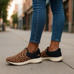 Women’s New Balance DynaSoft Nergize Cheetah Print Slip-On 9.5M NEW WANRGOC1